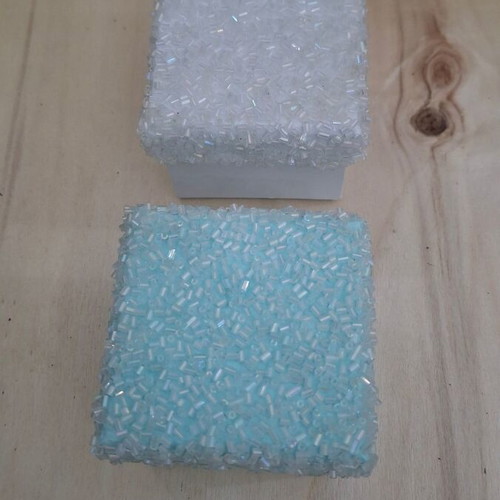 Cardboard square boxes with bead lids, white and light blue, set of 2