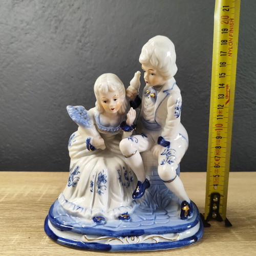 Vintage Porcelain Figurine Romantic Couple Delft Style used