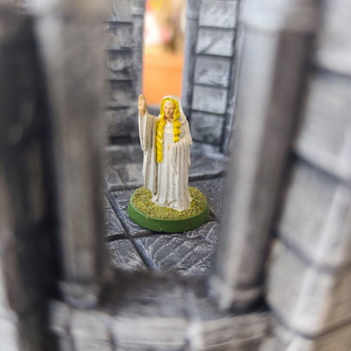 Lord of the Rings Galadriel metal miniature used, handpainted