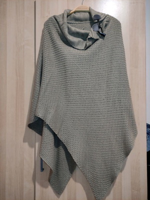 Knitted poncho used, beige with small pulls