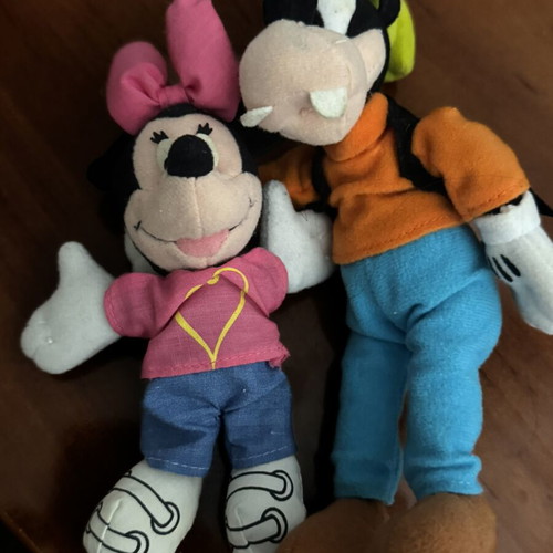 Goofy and Minnie plush toys used