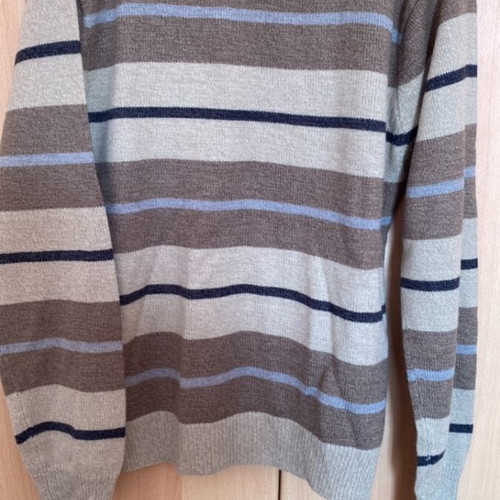 Men's pullover medium used in good condition
