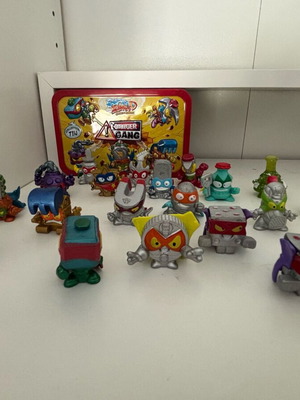 Mega SuperZings Pack with Police Station, Danger Gang Tin & 60+ Figures like new