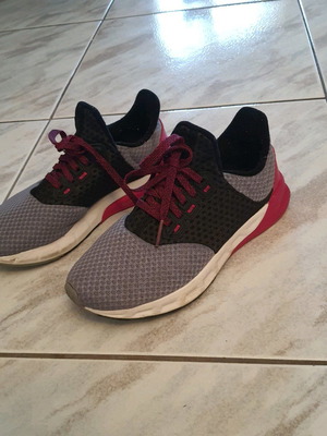 Αθλητικά παπούτσια Adidas