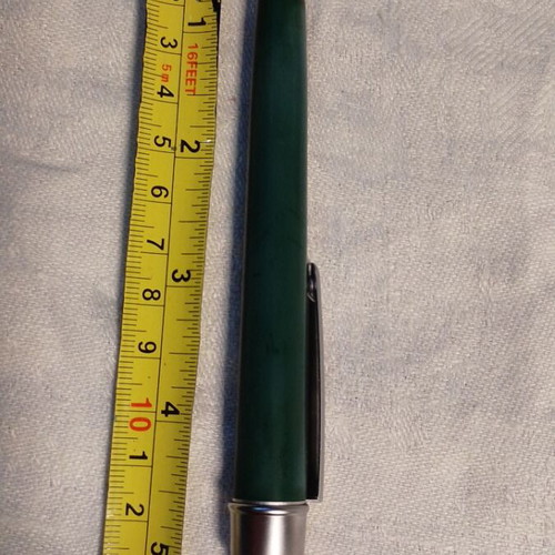 Vintage pen Status in case like new, green metal