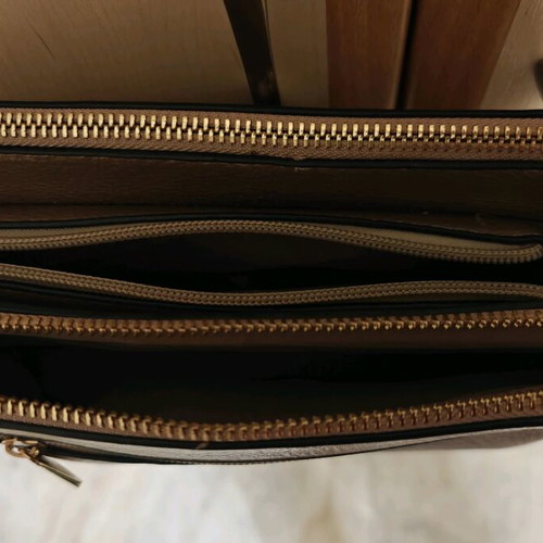 Shoulder bag in metallic gold color like new