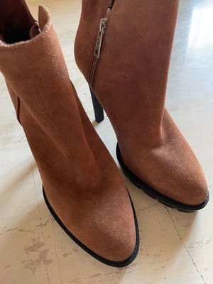Suede Carinii ankle boots like new, brown, size 40, 12 cm heel