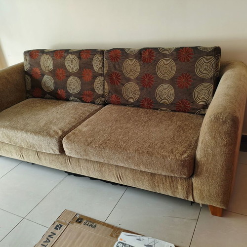 Three-seater sofa used with removable cushion fabrics and zipper issues