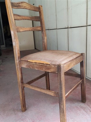 Καρέκλα κουζίνας ξύλινη μεταχειρισμένη, μία τεμάχιο