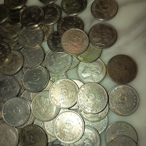 Δραχμές σαν καινούργιες, 82 τεμάχια 5 δραχμών με Αριστοτέλη, συν 30 συλλεκτικές