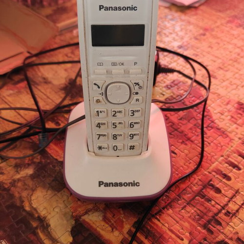 Panasonic cordless phone like new, purple