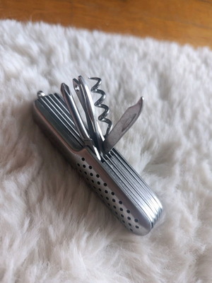 Multitool pocket knife used 11 in 1