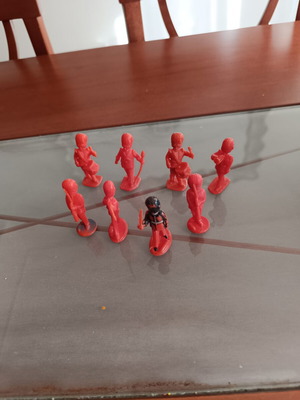 Set of 9 royal guard figures like new, 5.5 cm