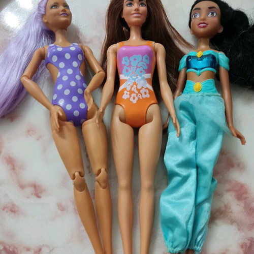 Barbie and Disney doll set like new