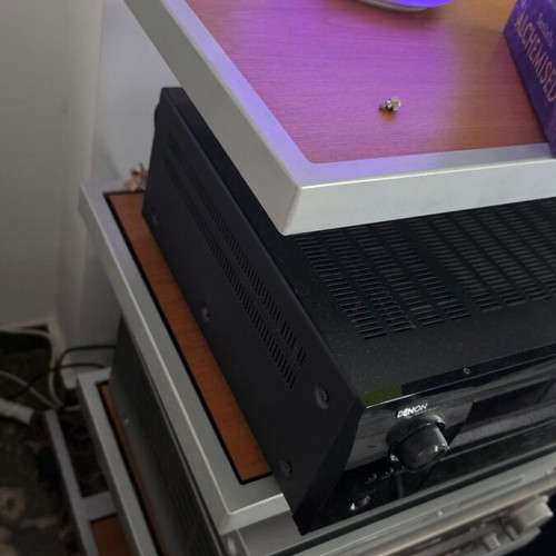 Standesign professional furniture for sound system like new, 4 shelves