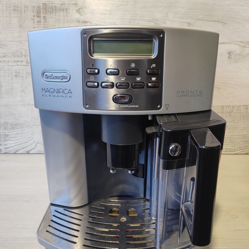 De'Longhi Magnifica Elegance Pronto Cappuccino espresso machine with digital display