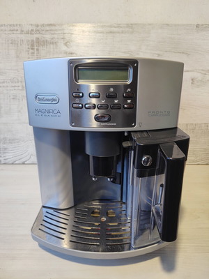De'Longhi Magnifica Elegance Pronto Cappuccino espresso machine with digital display