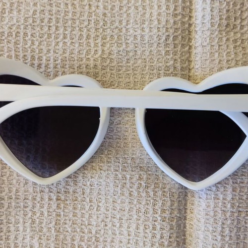 Solo-Solis NDL1863 sunglasses new, white frame, black heart-shaped lenses