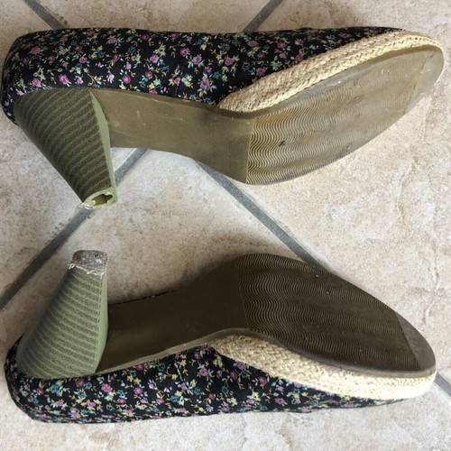 Women’s shoes size 38 used, floral design on black background