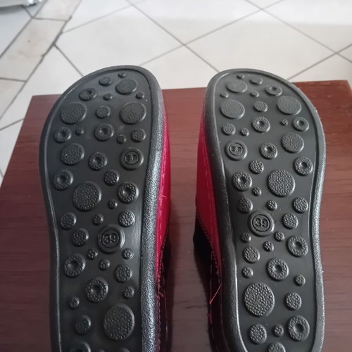Women's anatomical slippers new, size 39, black and red
