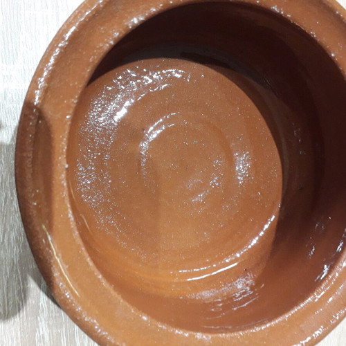 Ceramic pots new with hand-painted lids