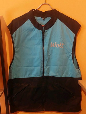 Wolt Medium vest used with zippered pockets