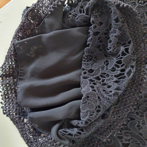Intimissimi black sleeveless top small with knitted lace