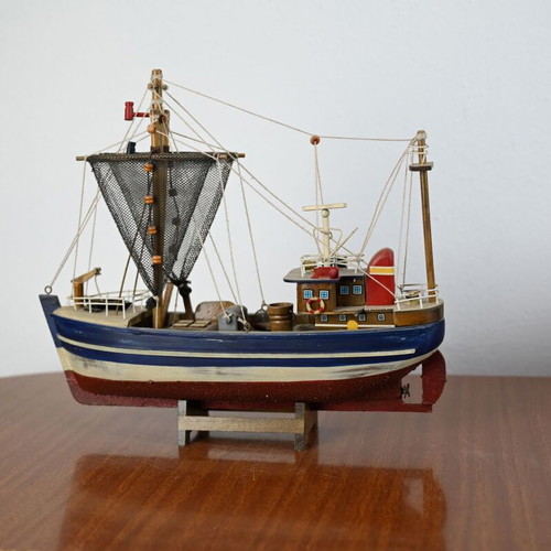 Handmade wooden fishing boat model used, decorative with base