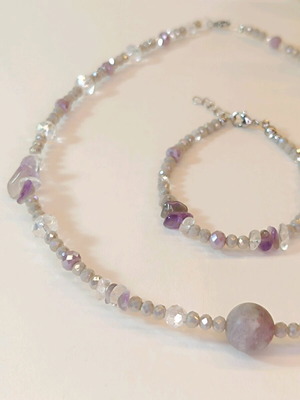 Jewelry set with purple semi-precious stones new, necklace and bracelet