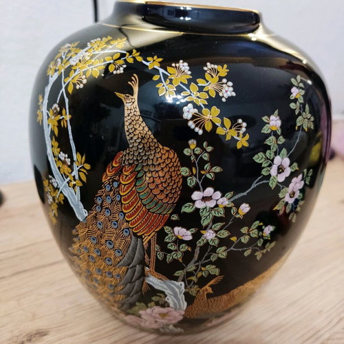 Porcelaine vintage vase made in Japan in like new condition