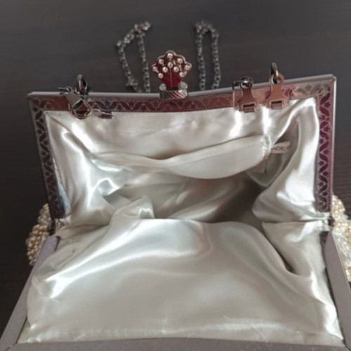 Vintage women's white hand bag like new