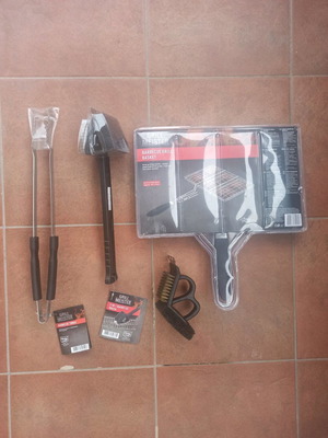Barbecue grilling tool set new