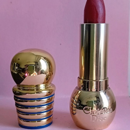 Christian Dior Diorific lipstick used in 006 Brun Mascotte Bungee Brown