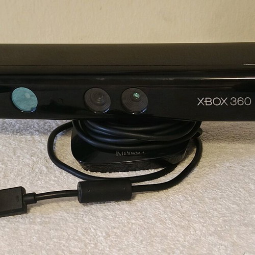 Xbox360 Kinect sensor like new, excellent condition