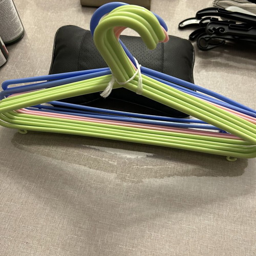 Plastic hangers set of 9 like new