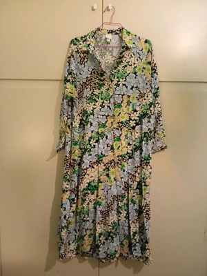 H&M Long-Sleeve Floral Maxi Dress Like New, Medium/Large