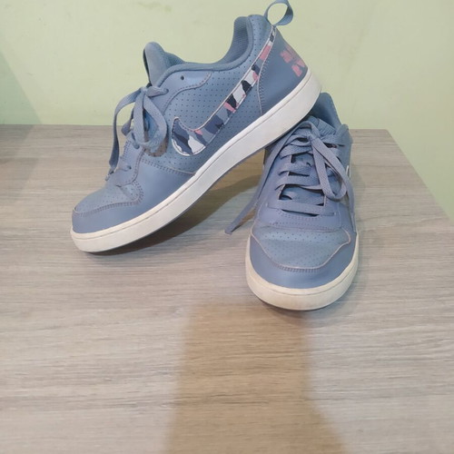 Nike athletic shoes used, gray, size 40