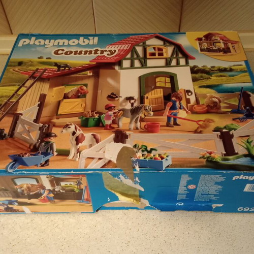 Playmobil Farm 6927 used, missing some details, extra horse