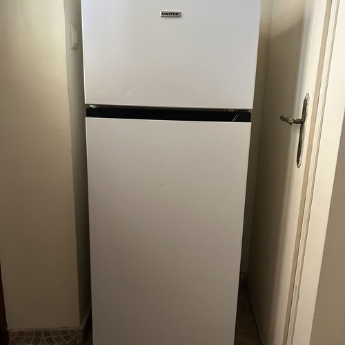 United refrigerator medium size like new