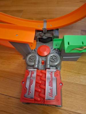 Hot Wheels Super Loop Raceway track like new