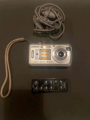 Sony Cyber-shot 6.0MP digital camera used with defect