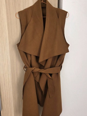 Sleeveless coat like new, size M
