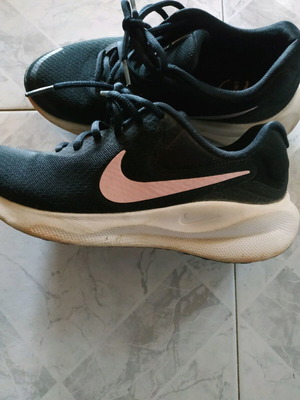 Athletic shoes for girls like new, size 38