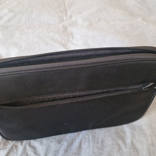 Tablet/Laptop case used up to 12" for Surface Pro 3, iPad Pro etc.
