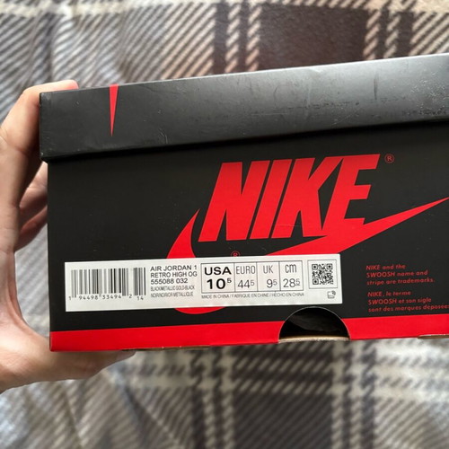 Jordan 1 Retro High black metallic gold new, size 44.5