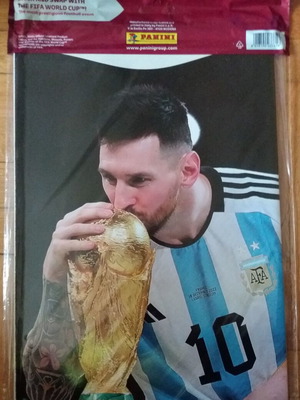 World Cup 2022 Winner Complete Set σφραγισμένο με Maxi Poster και 30 Αυτοκόλλητα