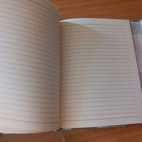 Notebook like new book-style with magnetic closure