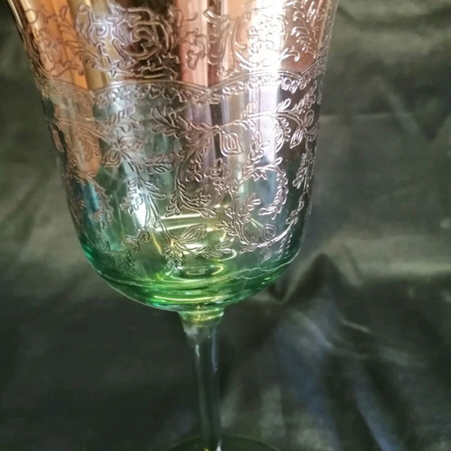 Italian crystal glasses like new, 16 pieces with embossed designs