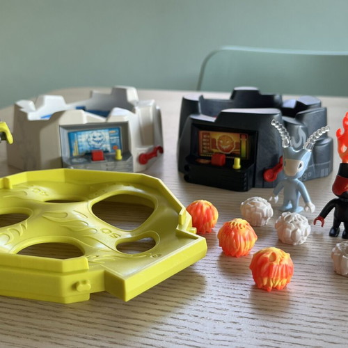 Playmobil game with fire and ice launchers 6831 like new