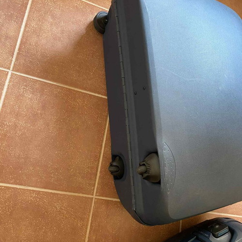 Samsonite hard travel suitcases set of two, like new, dark blue